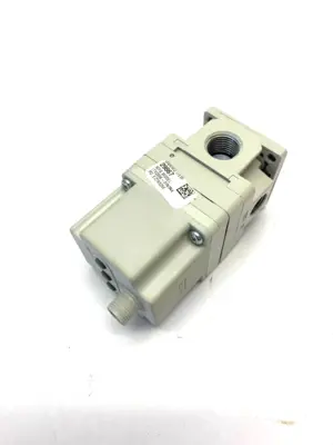 USED SMC 5B1-27D PNEUMATIC REGULATOR