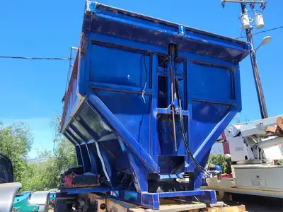 USED 2003 CANAMERICAN STONE SPREADER SOIL KING XL19