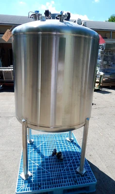 USED T & C STAINLESS 250 GALLON