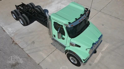 New | in-Stock 2025 WESTERN STAR 47X Cab Chassis trucks Texas US | Roll Off Truck World #1492024