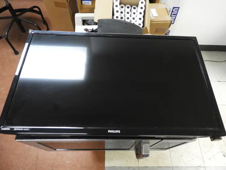 Used Phillips Used Phillips 3000 series LED-LCD TV 24PFL3603/F7 Video/CATV/Television Illinois US | Falcon Restaurant Supply #1375869