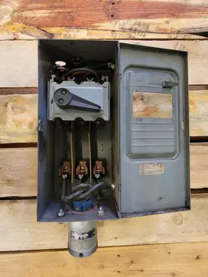 40 Amp, 3 Pole, 600 volts, Fusible Disconnect Switch w/ 60 Amp Receptacle