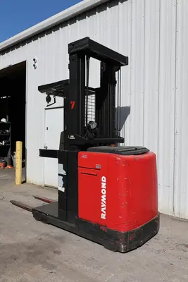 USED RAYMOND 5600