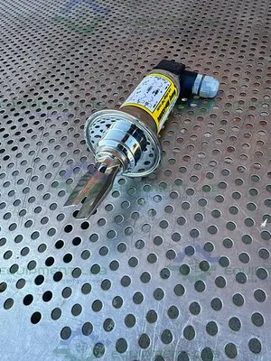 USED SOLARTRON MOBREY VT 17 VIBRATING LEVEL SWITCH W/ 2 1/2" SANITARY FITTING
