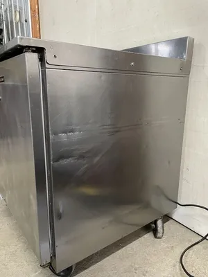 182-0115 Traulsen UHT60-LR Self Contained Undercounter Worktop Cooler