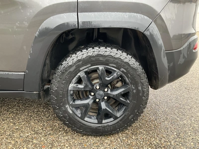 USED 2016 JEEP CHEROKEE