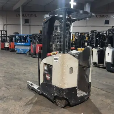 USED 2019 CROWN RR5725-45