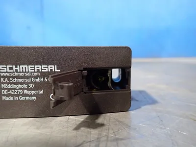 Used SCHMERSAL AZM201ZST2T1P2PWADU Relays & Switches Ohio US | HGR 24 #797228