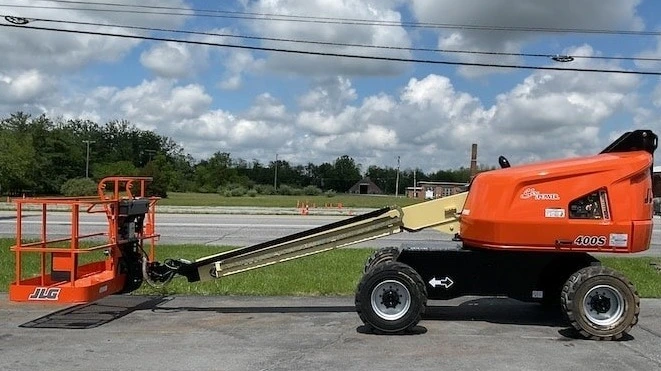 USED 2015 JLG 400S