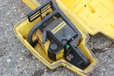 McCulloch Eager Beaver 3.7 ci Chainsaw w/ 16" Bar & Original Case