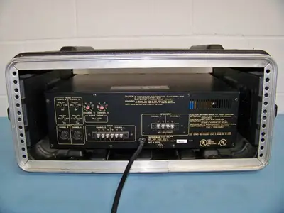Yamaha 150 Power Amp / Amplifier XH150 in Hard-Sided Road / Travel Case