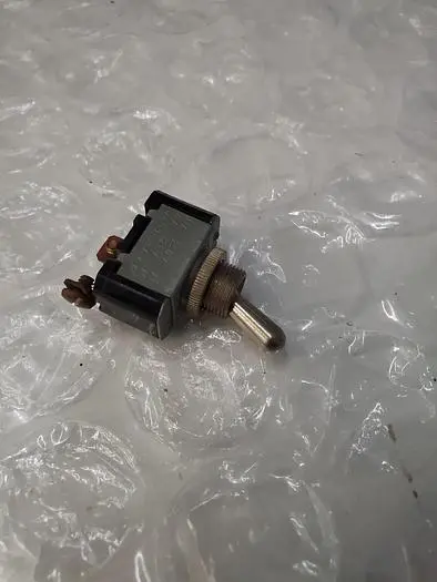 TOGGLE SWITCH ON-OFF 10A 250VAC