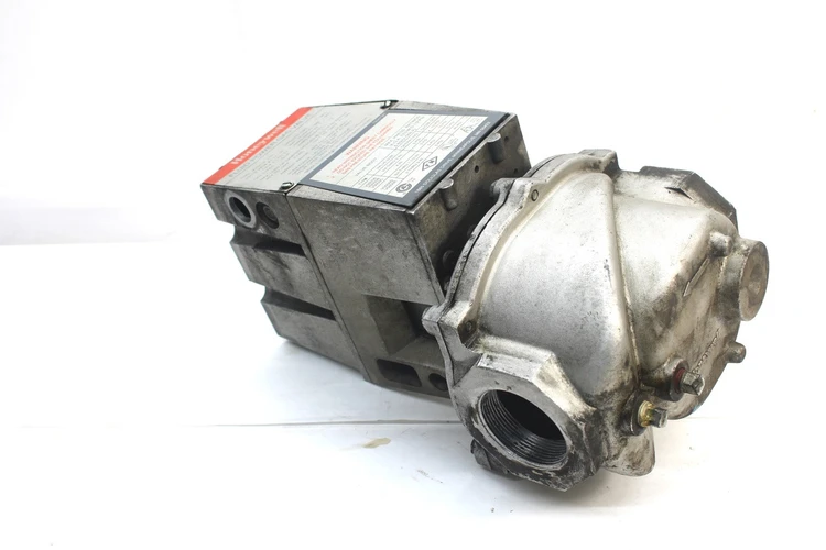 Used HONEYWELL V4055A 1007 3 Valves/Fittings | Industrial Parts R Us Inc. #360356