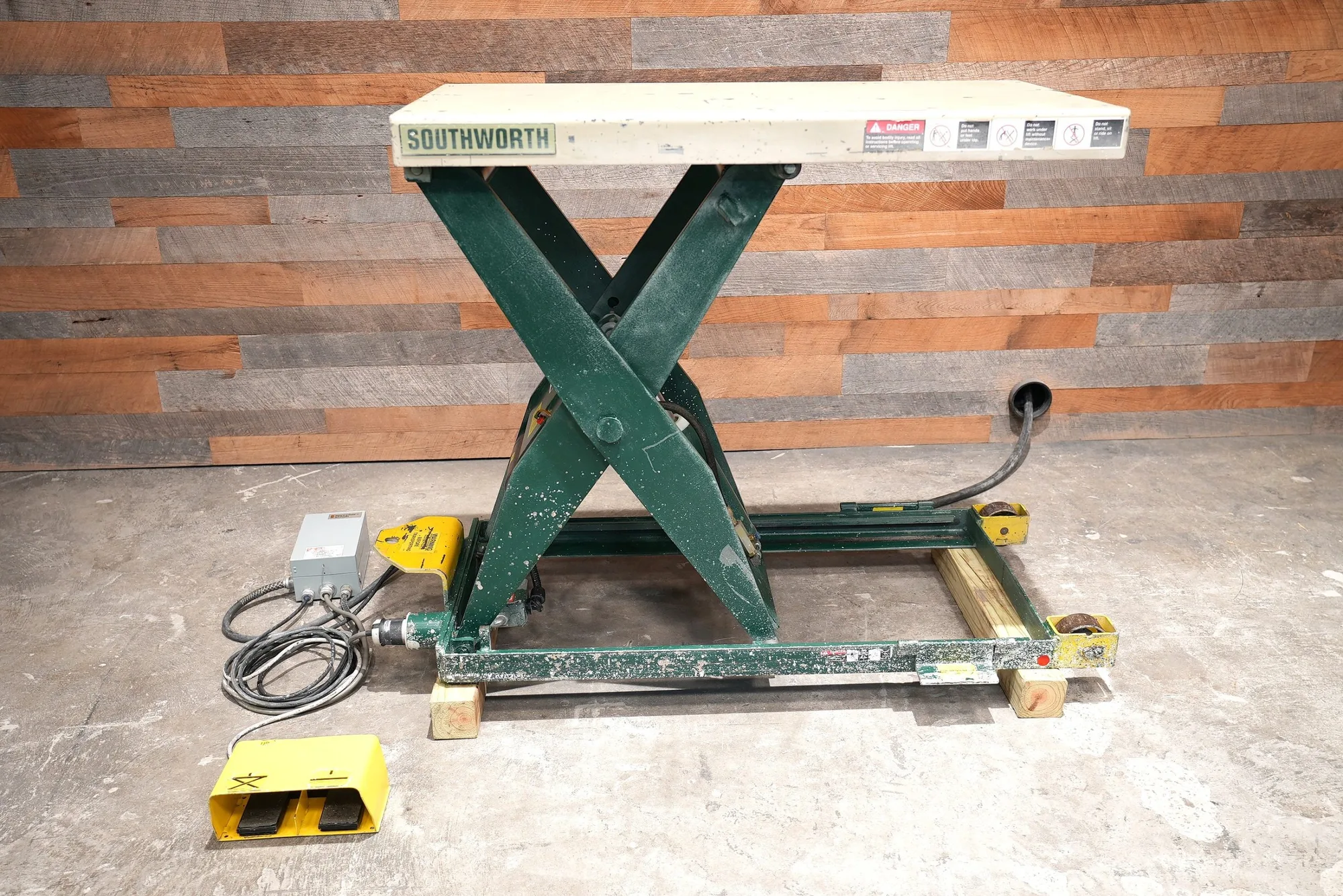 Southworth 2’X4′ LS Series 2,500 LB Capacity Lift Table