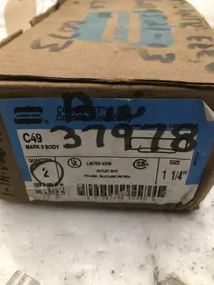 Crouse-Hinds C49 1-1/4″ Aluminum Rigid Conduit Outlet Body 25cu in/MK9 NIB of 2