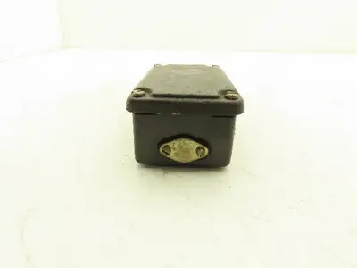 Schmersal MSP 452-11/11Y Rotating Spindle Limit Switch 250V 6A 10mm" Shaft