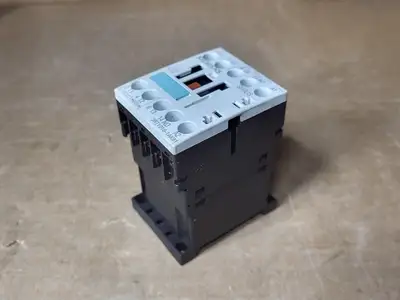NEW SIEMENS 3RT1016-1AK61
