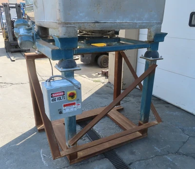 Vibratory Stand with 500 gallon Stainless Steel Tote