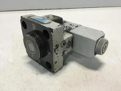 VICKERS Valve DG4V-3-2A-M-U-HL7-60 Used