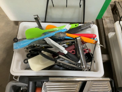 Used MIXED LOT OF MISCELLANEOUS RESTAURANT AND KITCHEN UTENSILS Smallwares Michigan US | Miedema Asset Management Group #1761535