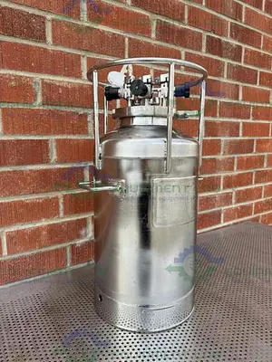 USED DCI 35 LITER STAINLESS STEEL PROCESS / PRESSURE VESSEL 40 PSI