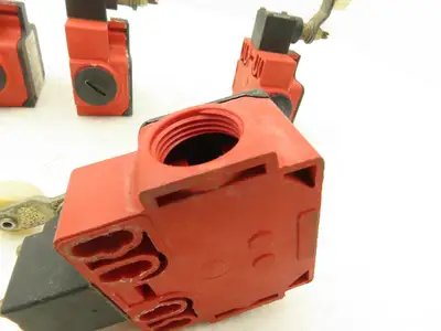 Bernstein BI-SU1Z AH Limit Switch 10A 500V 30mm Arm Plastic Roller Lot of 4