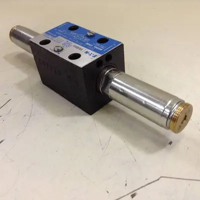 USED VICKERS DG4V-3-6C-M-U-HL7-60-EN594