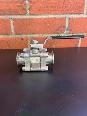 USED SWAGELOK SS-65TSC16 STAINLESS STEEL BALL VALVE W/ 1" SANITARY FITTING
