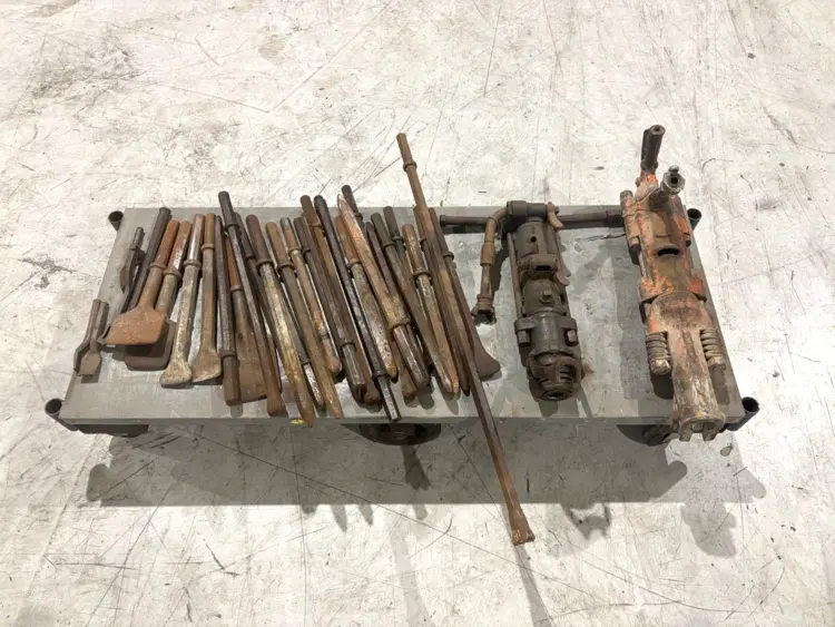Used Chicago Pneumatic Jack Demolition Hammer & Bit Set Hammers Michigan US | Maverick Industrial Sales #1397886