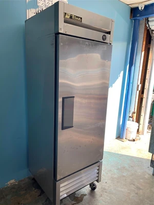 75-0259 True 27” Single Section Self Contained Reach-In Freezer T-23F