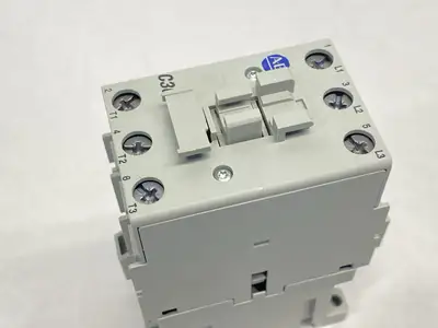 USED ALLEN-BRADLEY SER. C CONTACTOR 3P 30A 600VAC 24VDC COIL
