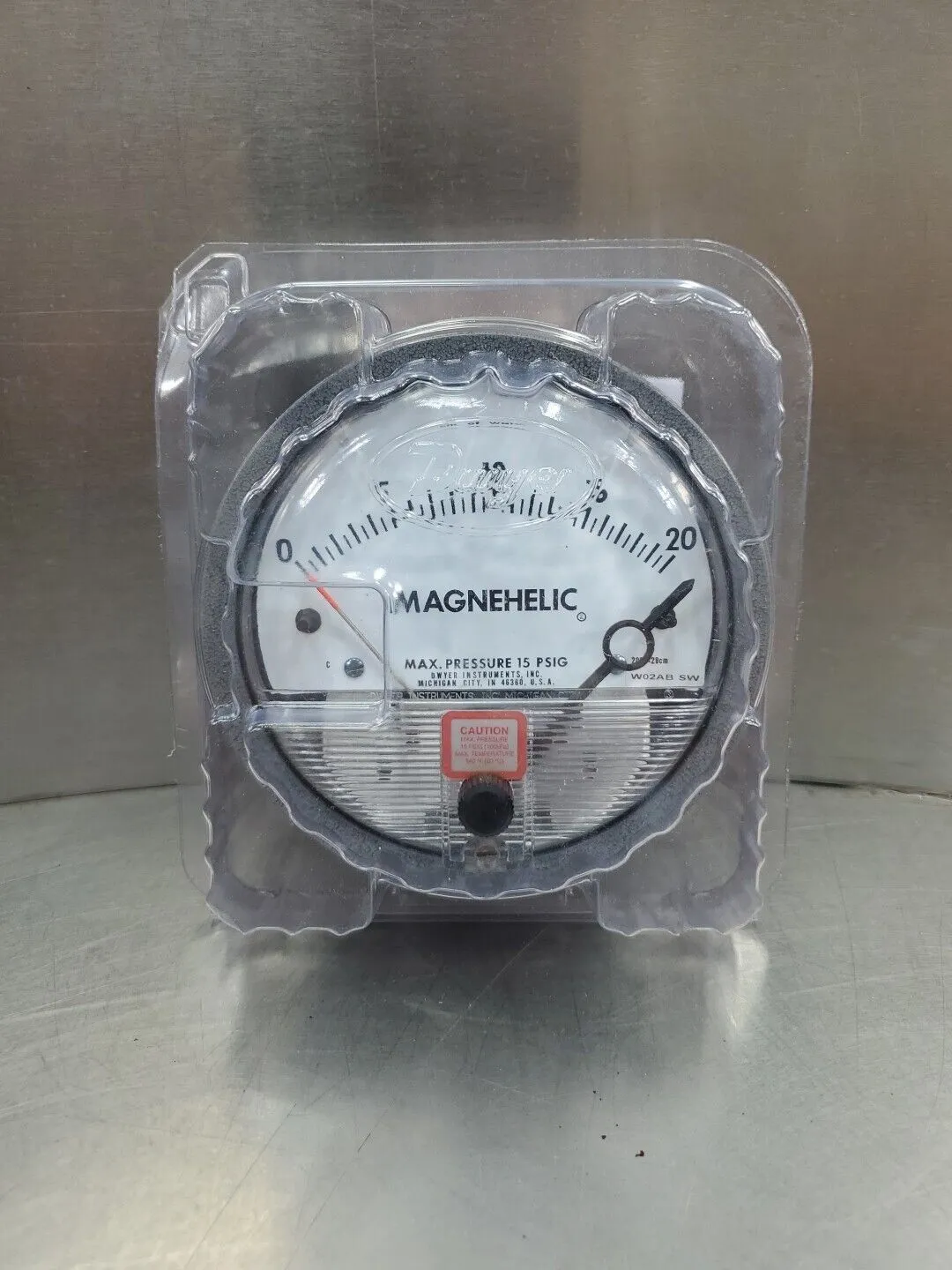 Dwyer Magnehelic W02AB SW Pressure Gauge, 0-20 INCHES OF WATER. 6B-11
