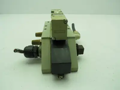 Numatics 061BA400M Solenoid Valve w/ Manifold Base