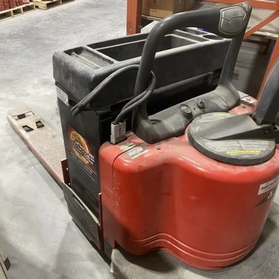 Used 2005 RAYMOND 112TM-FRE60L Pallet Jacks Alberta CA | Leavitt Machinery #1438779