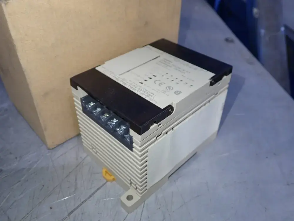 NEW OMRON CPM1A10CDRAV1