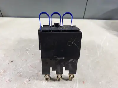 Disconnect Switch w/ 3 Times 15 Amp fuse AJT15