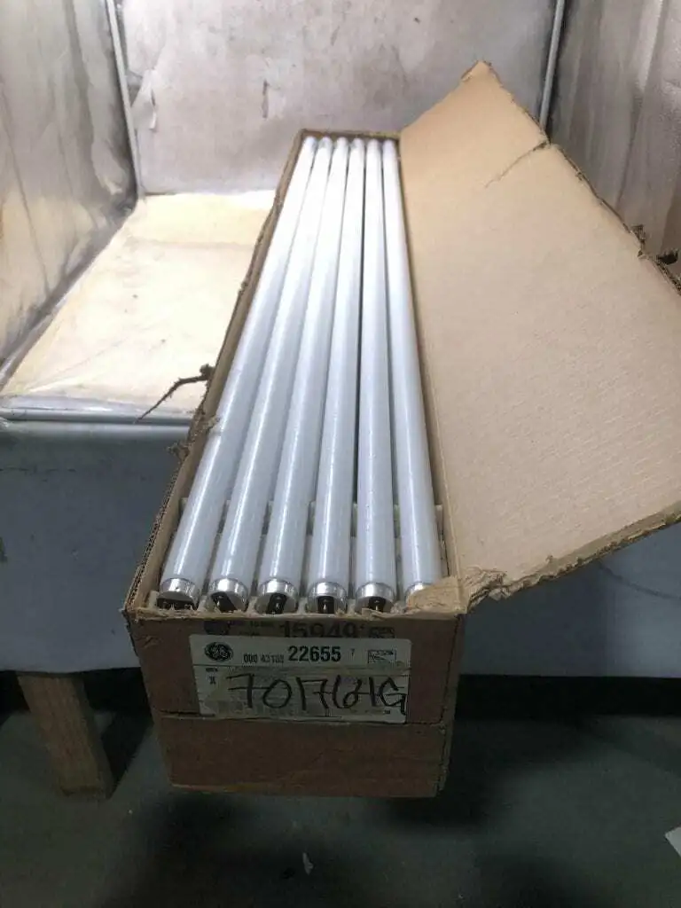 GE Starcoat 22655 4′ 32W T8 Fluorescent Light Bulb F32T8-SPX30 -NIB of 36