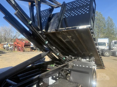 Used 2018 FREIGHTLINER BUSINESS CLASS M2 106 Hooklifts & Roll-Offs California US | Mittry Construction #1363502