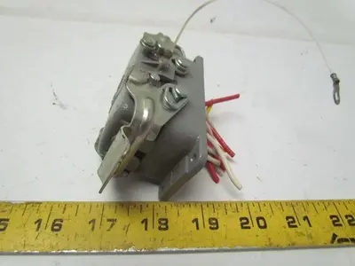Harting 19300101520 Bulkhead mounted housing w/HAN EE 18 Pos Female Crimp Term.