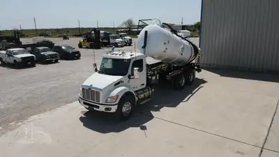 New | in-Stock 2027 PETERBILT 548 Vacuum Truck Texas US | Roll Off Truck World #1492027