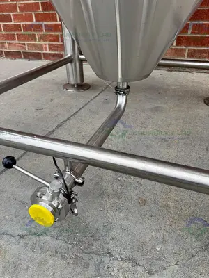 Used BLACKSTONE VENTURES 4700 LITER /30 BBL  STAINLESS STEEL JACKETED FERMENTATION TANK Reactors California US | Equipment Lab #1262710