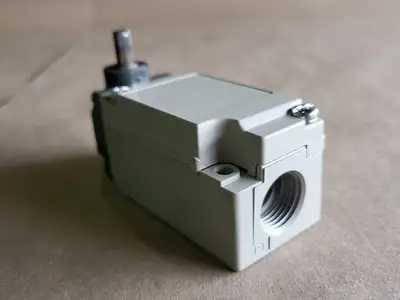 NEW OMRON D4A-1104N