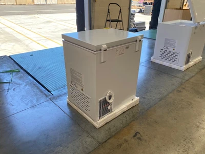 171-0384 27" Solid Top Self Contained Ultra Low Temperature Chest Freezer