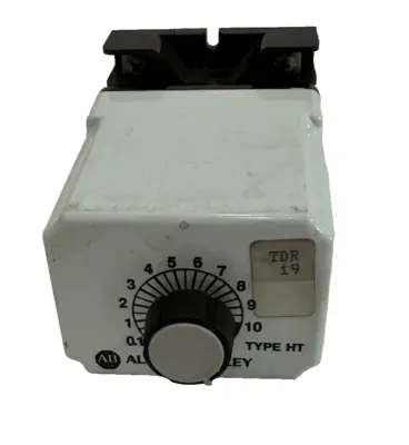 USED ALLEN BRADLEY 700-HT22AA1 TIMING RELAY 700HT22AA1