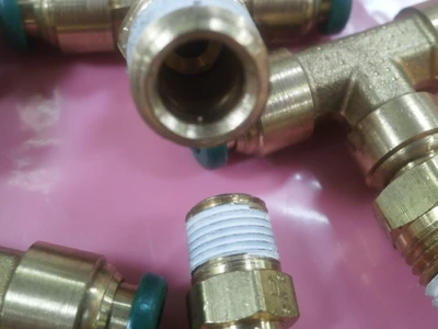 USED Parker Hannifin T-CONNECTORS