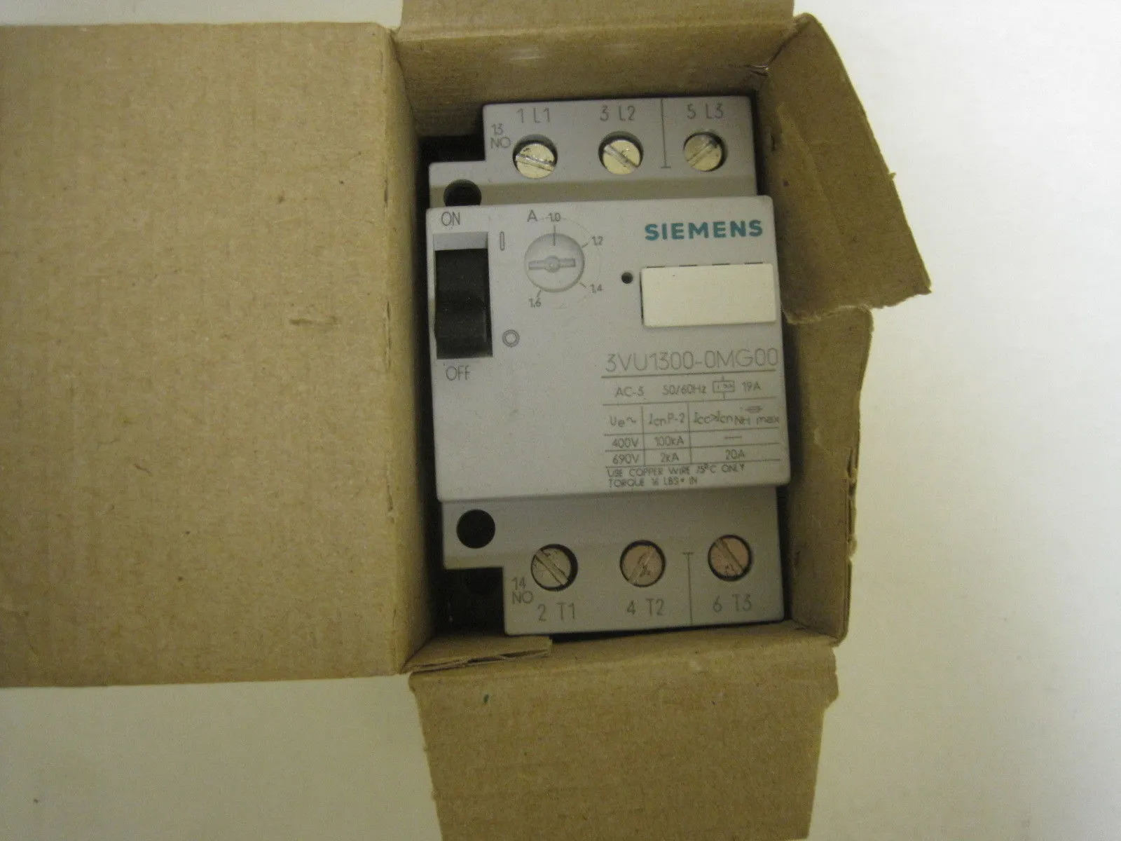 NEW SIEMENS 3VU1-300-0MG00 STARTER
