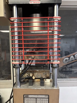 2015 MORGAN-PRESS G-100T Injection Molding Horizontal/Vertical | Machinery Network (2)
