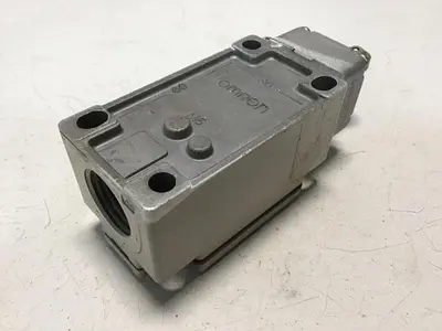 USED OMRON D4B-2171N