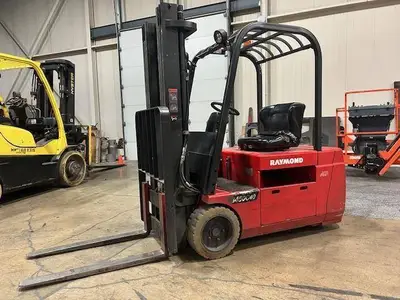 Used 2015 RAYMOND 445C40TT 3-Wheel Sit down Electric Counterbalance Forklifts Illinois US | Somerset Equipment Sales #1546140