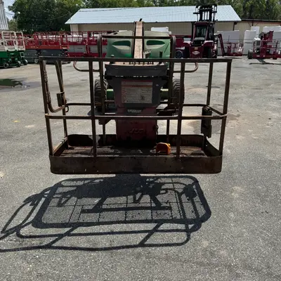 USED 2014 JLG 400S